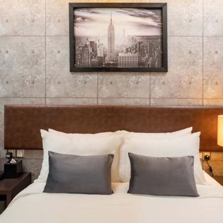 Готель Centrestage Petaling Jaya By Perfect Host Екстер'єр фото A bedroom at the hotel