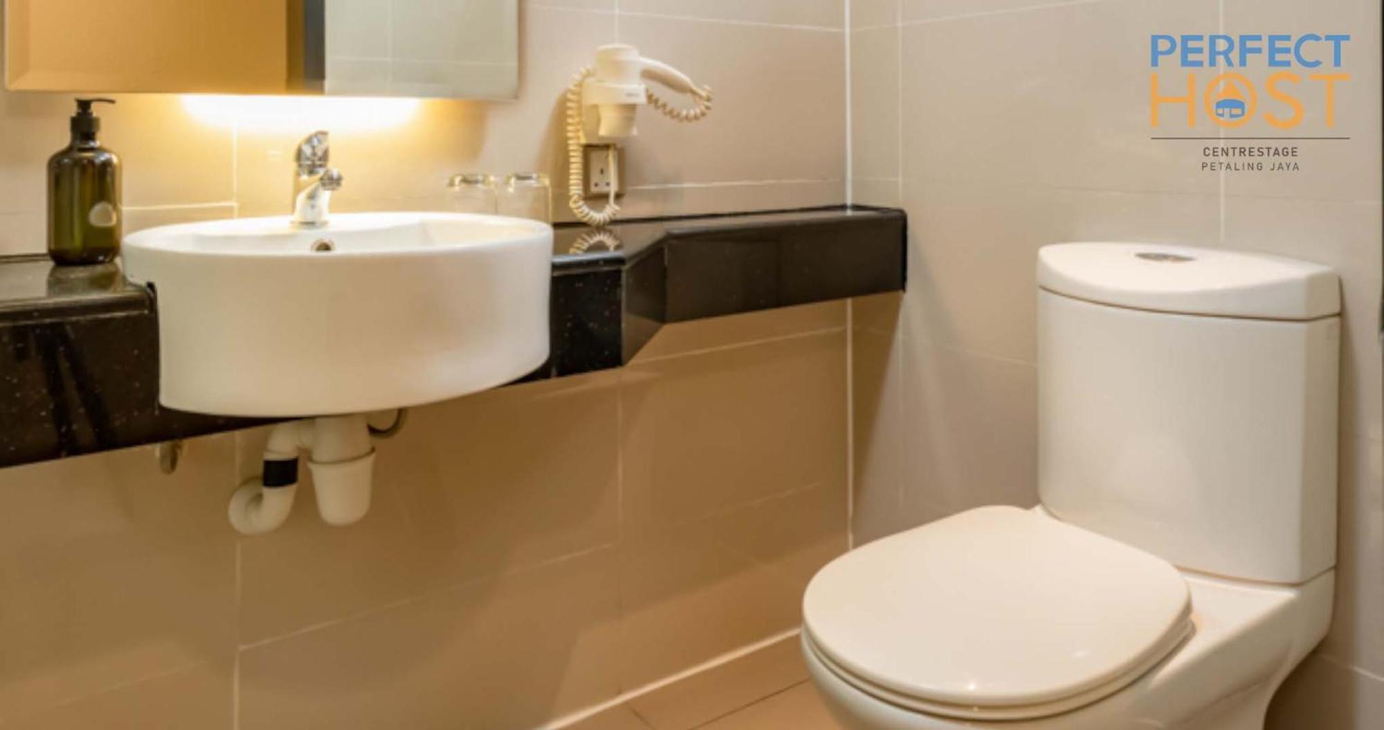 Готель Centrestage Petaling Jaya By Perfect Host Екстер'єр фото Bathroom