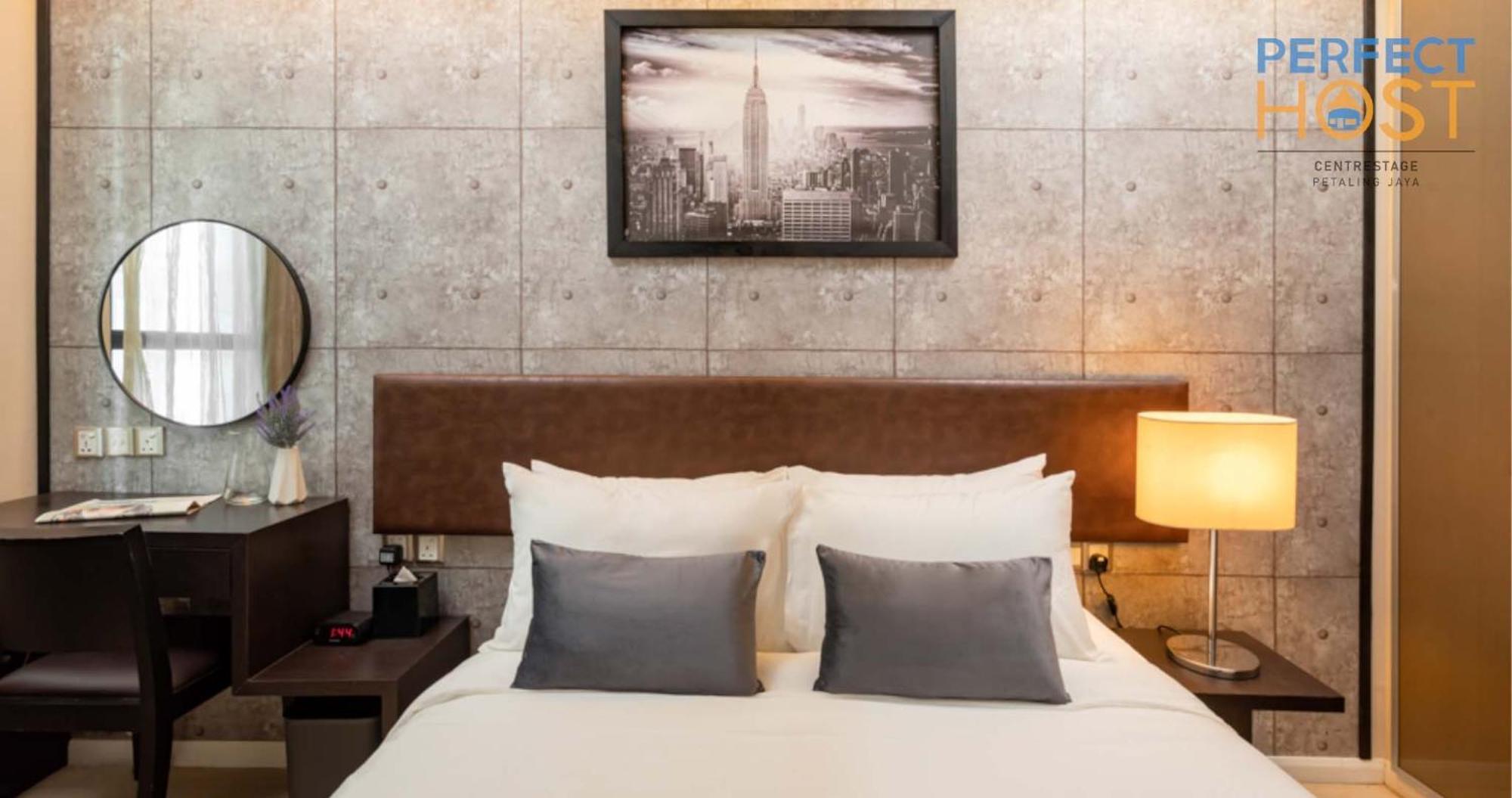 Готель Centrestage Petaling Jaya By Perfect Host Екстер'єр фото A bedroom at the hotel