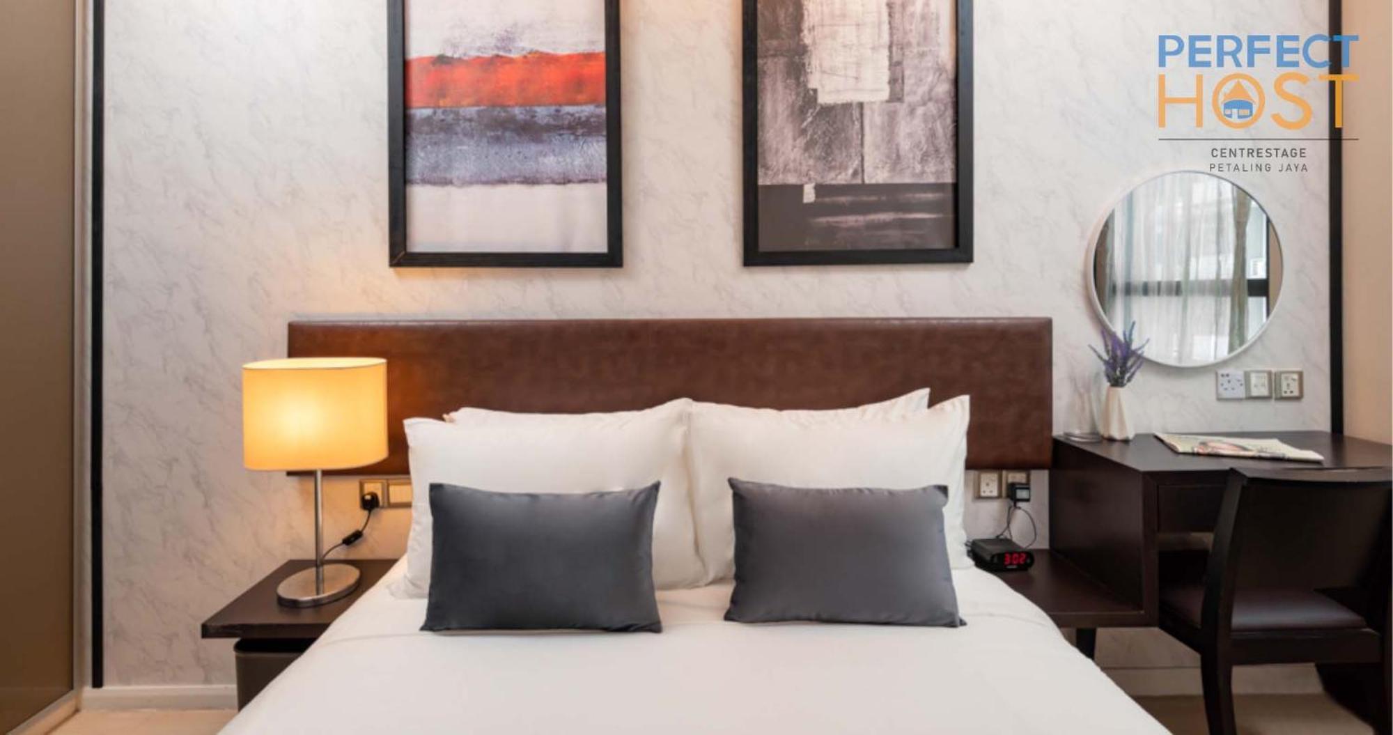 Готель Centrestage Petaling Jaya By Perfect Host Екстер'єр фото A bedroom at the hotel